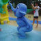 Kinder spielen Pool-Wasser-Spray-kleinen Elefanten, Fiberglas-stehendes Tier - Blau